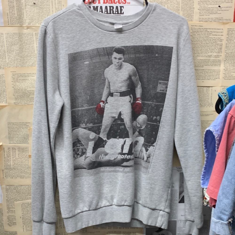 Men's Grey Crewneck Sweatshirt with Boxing Graphic